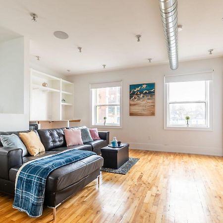 Modern 2 Bedroom Condo - Heart Of Leslieville Toronto Bagian luar foto