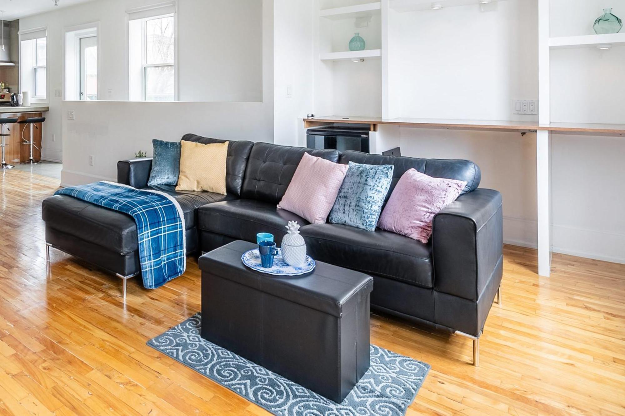 Modern 2 Bedroom Condo - Heart Of Leslieville Toronto Bagian luar foto