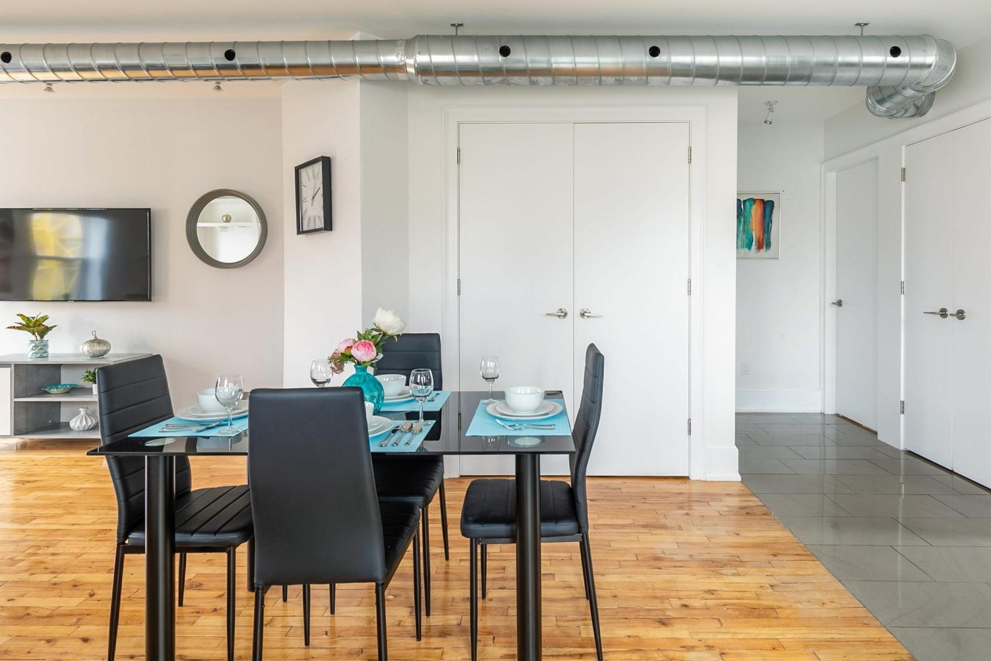 Modern 2 Bedroom Condo - Heart Of Leslieville Toronto Bagian luar foto